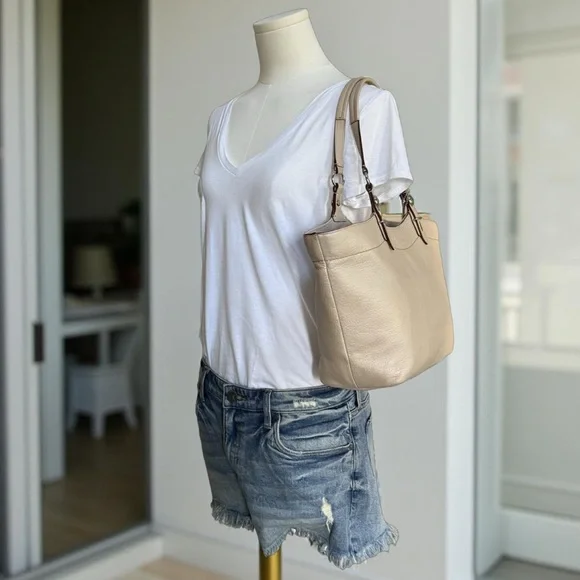 Authentic Coach Carly Leather Tote Bag in Shell! - Picture 16 of 16